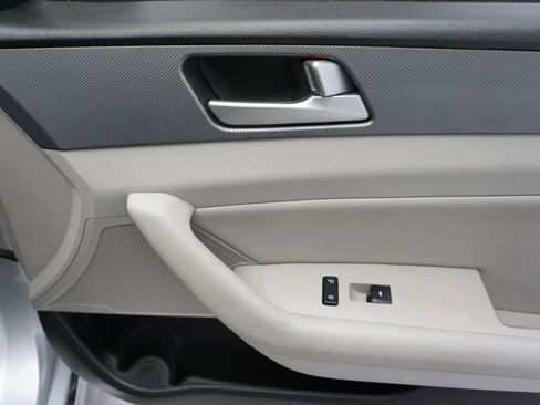Used 2017 Hyundai Sonata SE FWD image 18