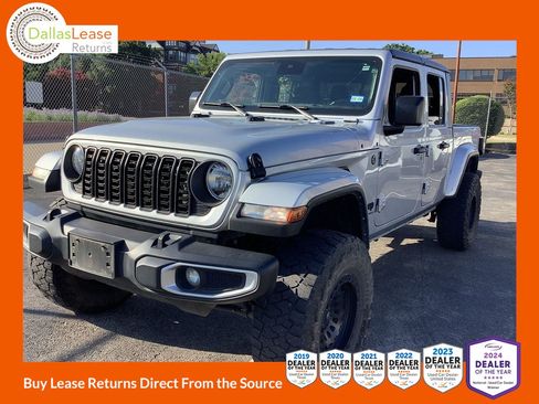 Used 2024 Jeep Gladiator Sport AWD/4WD image 1