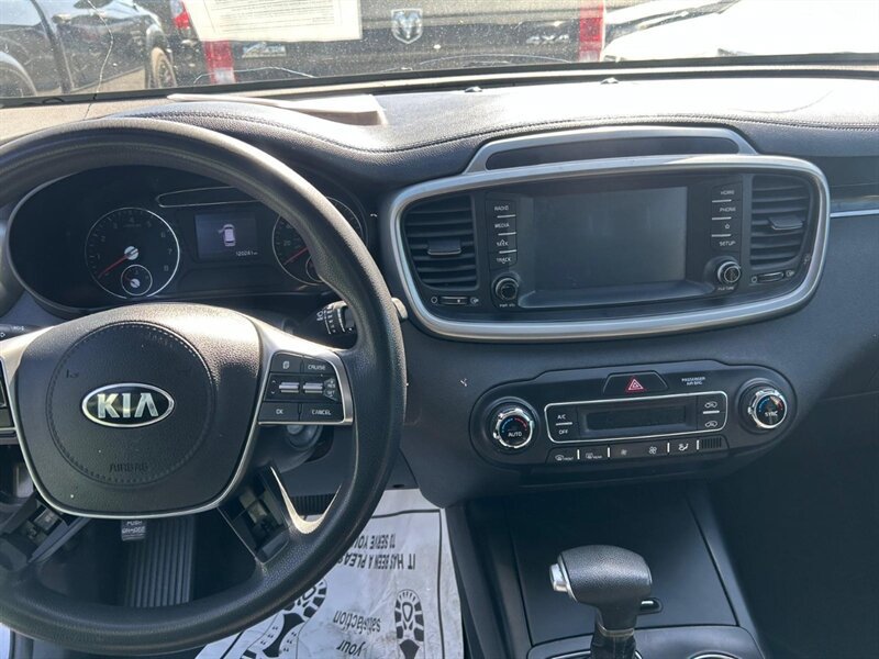 Used 2019 Kia Sorento AWD V6 image 13