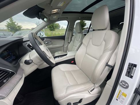 Certified 2023 Volvo XC90 B5 Plus w/ Protection Package Premier AWD/4WD image 18