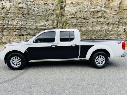 Used 2018 Nissan Frontier SV RWD image 10