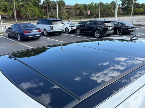 Used 2018 Land Rover Range Rover Autobiography image 11