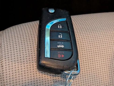 Used 2020 Toyota Corolla LE FWD image 31