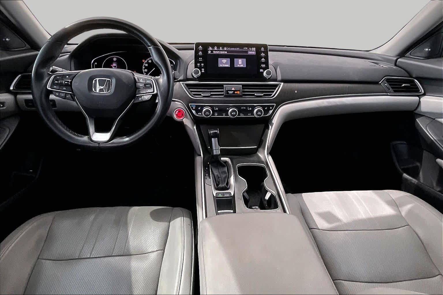 Used 2018 Honda Accord Touring image 15