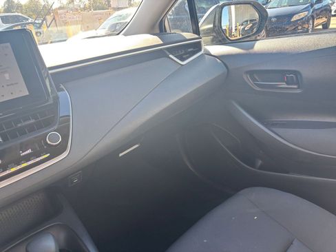 Used 2025 Toyota Corolla LE image 34