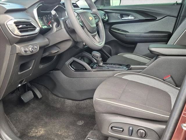 Used 2023 Chevrolet TrailBlazer LT FWD image 22