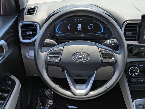 Used 2025 Hyundai Venue SEL FWD image 22