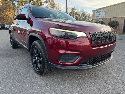 Used 2020 Jeep Cherokee Latitude w/ Cold Weather Group AWD/4WD image 3