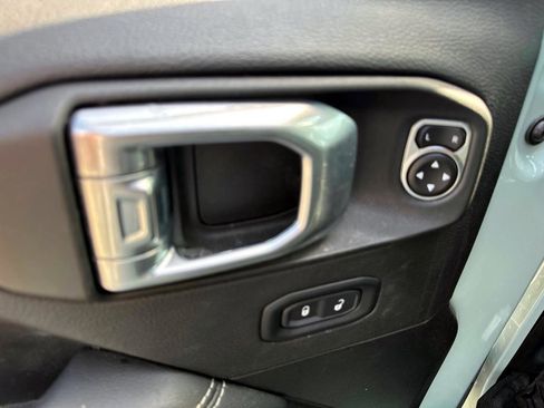 Used 2023 Jeep Wrangler Unlimited Sahara w/ Cold Weather Group image 15