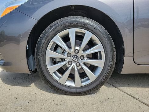 Used 2016 Toyota Camry XLE w/ Moonroof Package FWD image 10