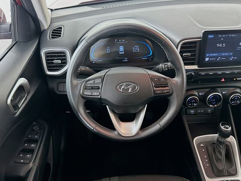Used 2025 Hyundai Venue SEL FWD image 18