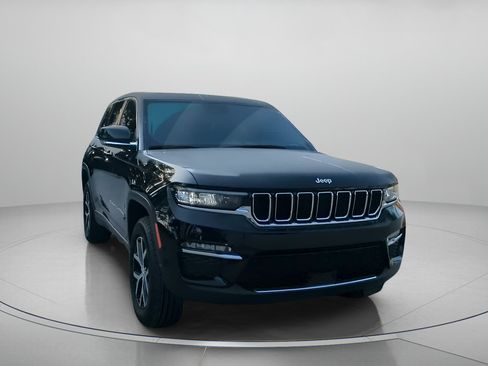 Used 2025 Jeep Grand Cherokee Limited AWD/4WD image 5