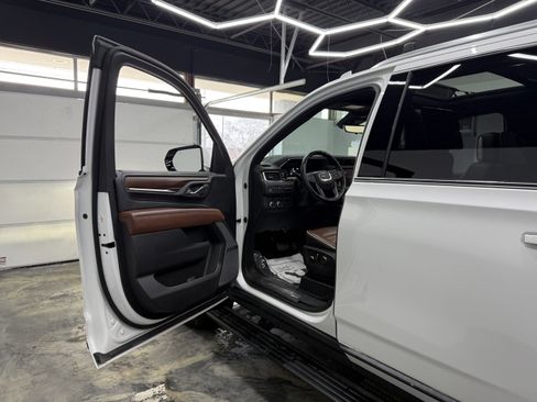 Used 2023 GMC Yukon Denali Ultimate image 9
