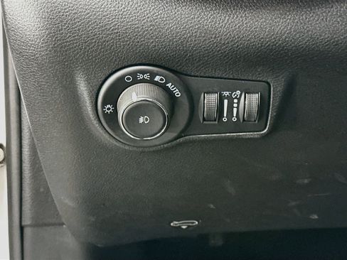 Used 2025 Jeep Compass Trailhawk AWD/4WD image 17
