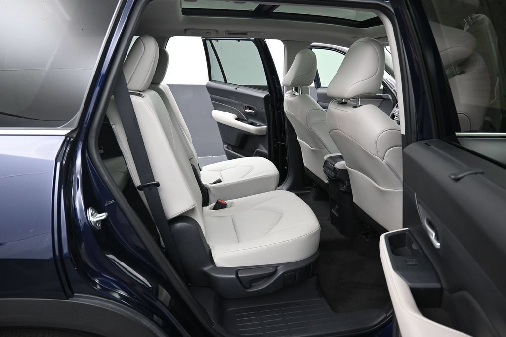 Certified 2024 Toyota Grand Highlander AWD image 33
