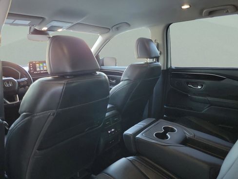 Used 2025 Honda Pilot EX-L image 10