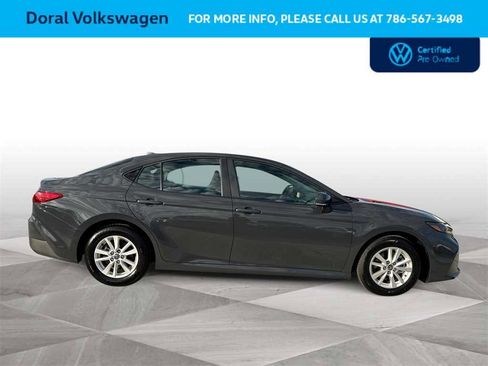 Used 2025 Toyota Camry LE image 9