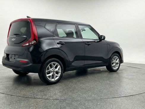 Used 2025 Kia Soul LX w/ LX Technology Package FWD image 9