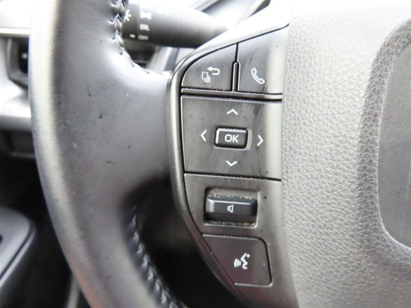 Used 2025 Toyota Prius LE FWD image 18