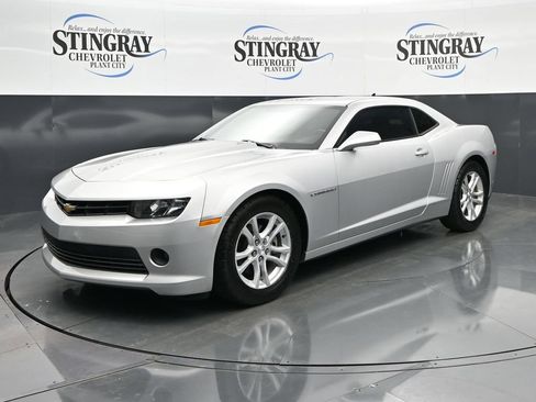 Used 2015 Chevrolet Camaro LT RWD image 3