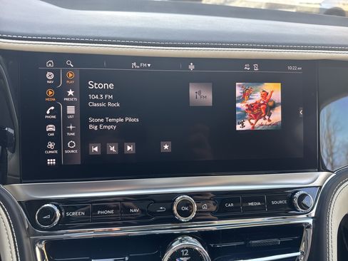 Used 2023 Bentley Flying Spur V8 image 25