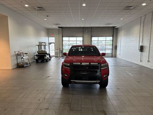 Used 2025 Nissan Frontier Pro-X RWD image 7