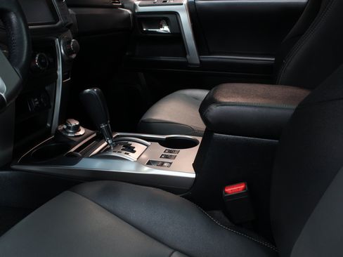 Used 2019 Toyota 4Runner SR5 Premium AWD/4WD image 30