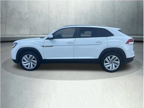 Used 2020 Volkswagen Atlas Cross Sport SE w/ Panoramic Sunroof Package FWD image 2