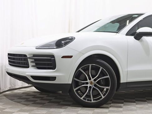 Used 2023 Porsche Cayenne Platinum Edition image 2