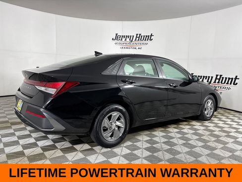 Used 2025 Hyundai Elantra SE FWD image 6