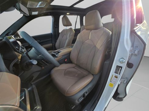Used 2026 Toyota Grand Highlander AWD Hybrid image 12