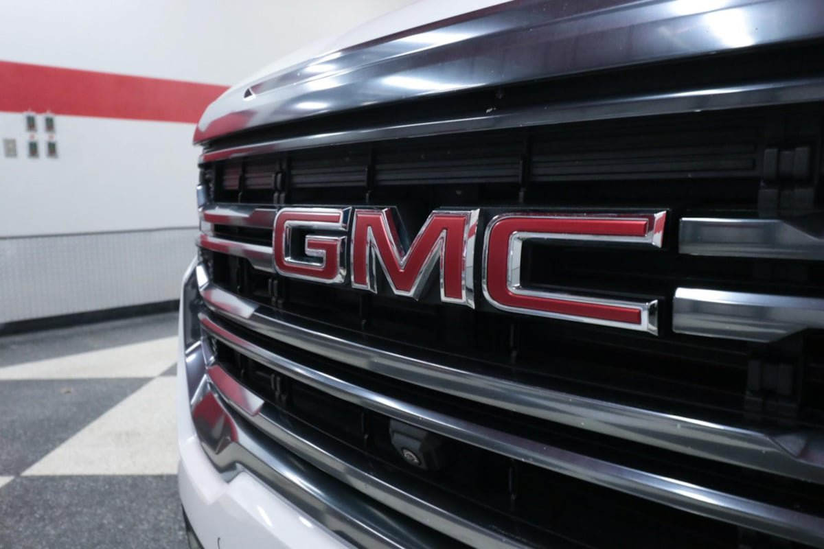 Used 2023 GMC Acadia AT4 w/ Technology Package AWD/4WD image 39