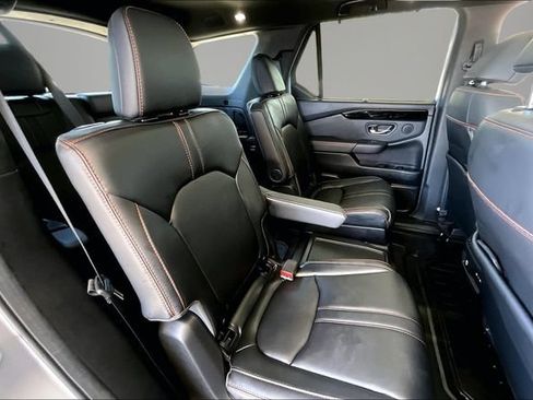 Used 2025 Honda Pilot TrailSport image 20