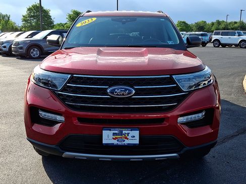 Used 2023 Ford Explorer XLT w/ Equipment Group 202A AWD/4WD image 2