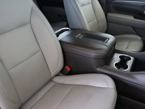 Used 2021 GMC Yukon XL SLT w/ SLT Premium Package image 49