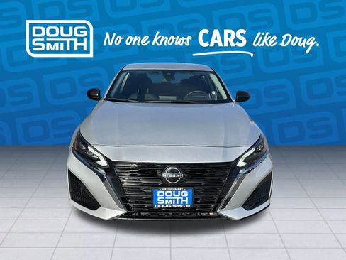 Used 2024 Nissan Altima 2.5 SV image 6