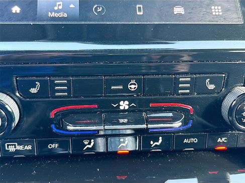 Used 2023 Jeep Grand Cherokee L Laredo w/ Luxury Tech Group I image 23