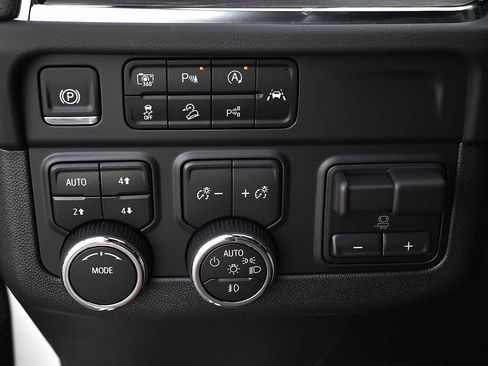 New 2026 Chevrolet Suburban Premier w/ Sun And Tow Package image 23