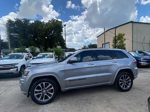 Used 2018 Jeep Grand Cherokee Altitude RWD image 4