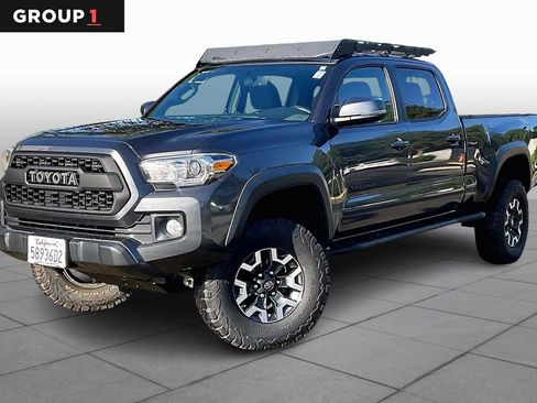 Used 2017 Toyota Tacoma TRD Off-Road image 1