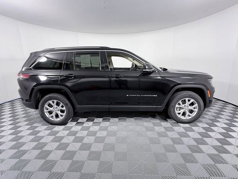 Used 2022 Jeep Grand Cherokee Limited image 7