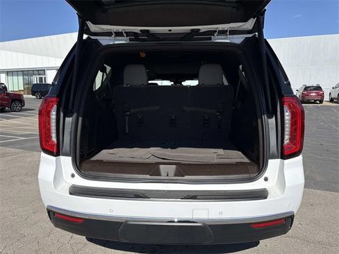 Used 2023 GMC Yukon XL SLT image 5