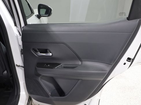 Used 2025 Nissan Kicks SV AWD/4WD image 21
