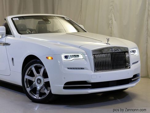 Used 2020 Rolls-Royce Dawn image 2