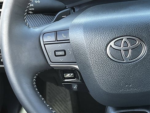 Used 2025 Toyota Camry SE image 12