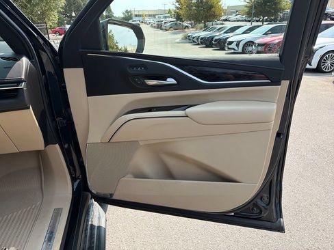 Used 2023 Cadillac Escalade Premium Luxury AWD/4WD image 40