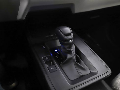 Used 2026 Toyota Corolla Cross L image 22