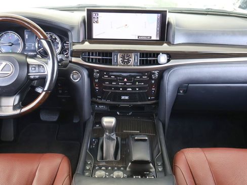 Used 2016 Lexus LX 570 4WD w/ Luxury Package image 17