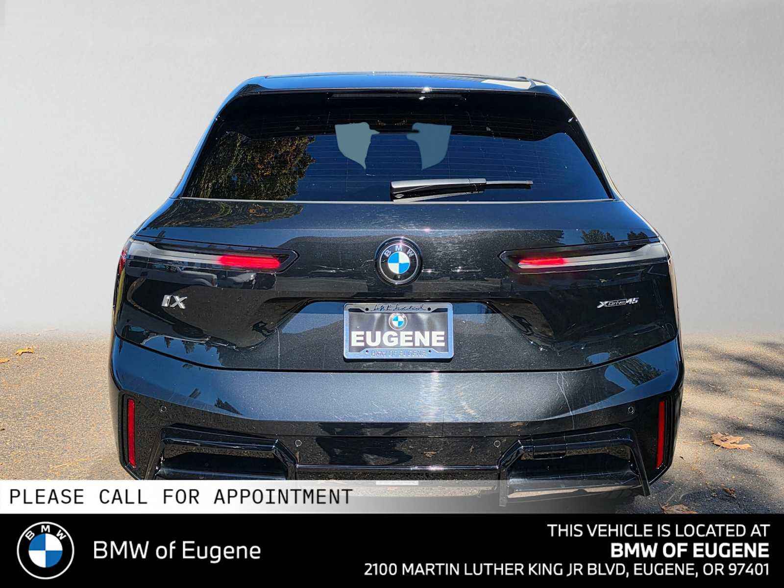 Used 2026 BMW iX xDrive45 w/ M Sport Package AWD/4WD image 4
