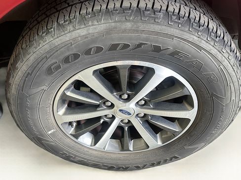 Used 2017 Ford Expedition XLT w/ Equipment Group 201A RWD image 11